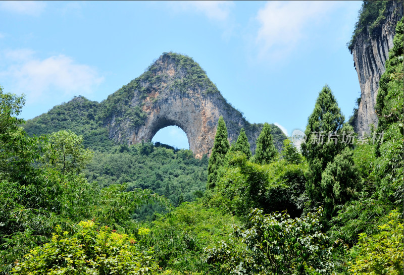 月亮山 奇峰怪石天然拱桥 山水画卷中