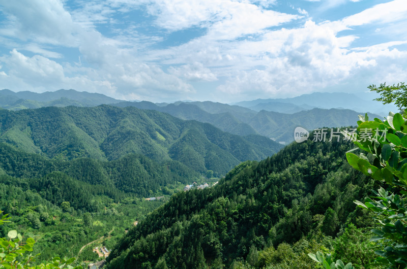 陕西秦岭青山绿树自然风光全景