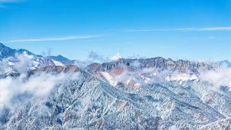 冬季从成都西岭雪山远望四姑娘山航拍