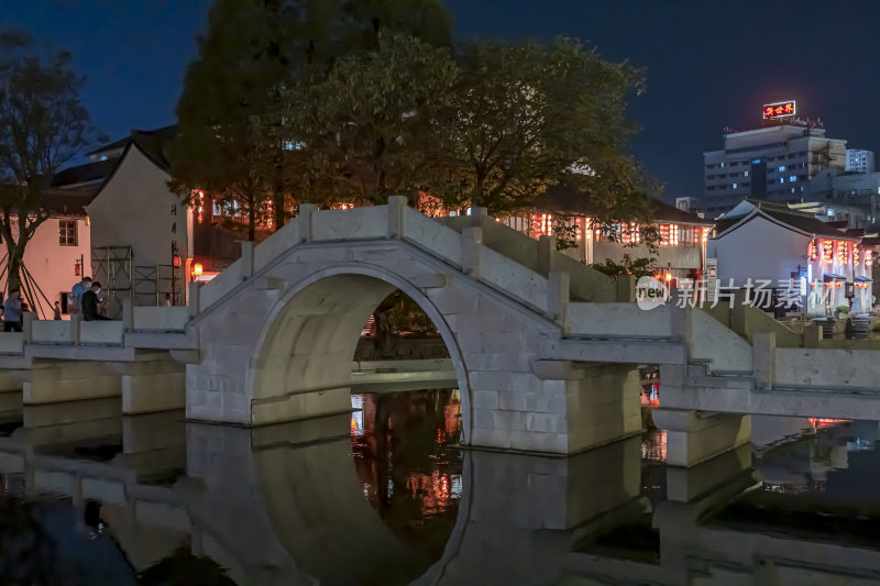 绍兴柯桥古镇景区夜景