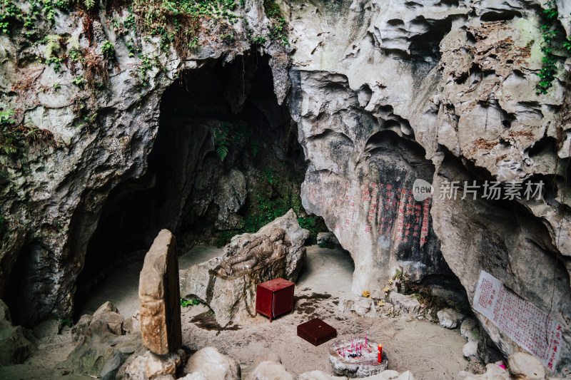 安顺龙宫风景区观音洞