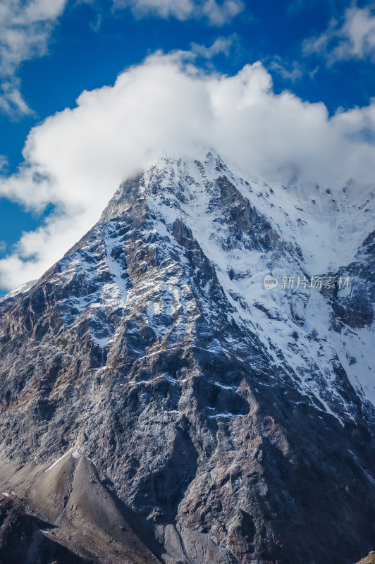 雪山山峰山脉自然风景