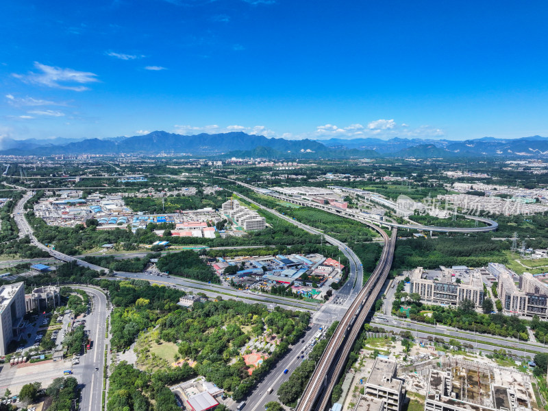 北京房山轨道交通与山区