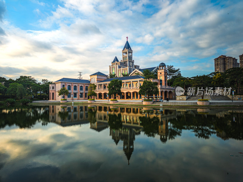 湖边教堂建筑倒影风景