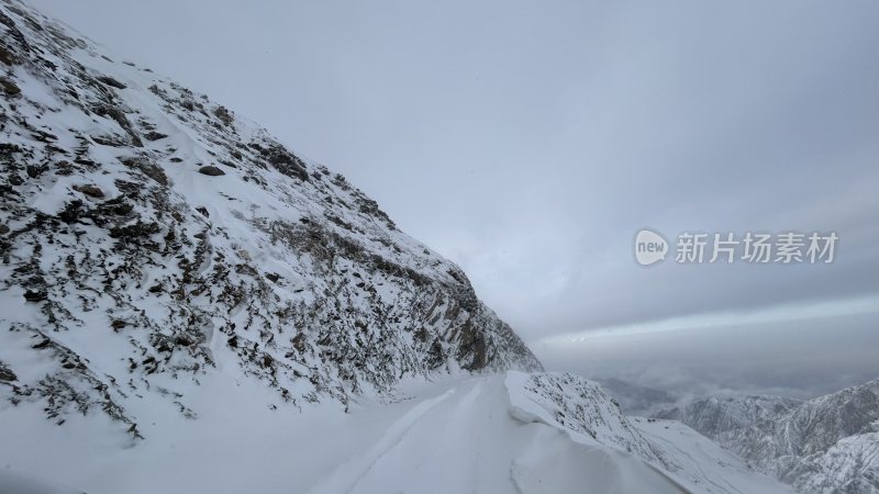 雪山雪景山峰天空自然风景