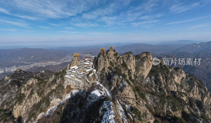 河南老君山飞雪中的千年古树冬季航拍