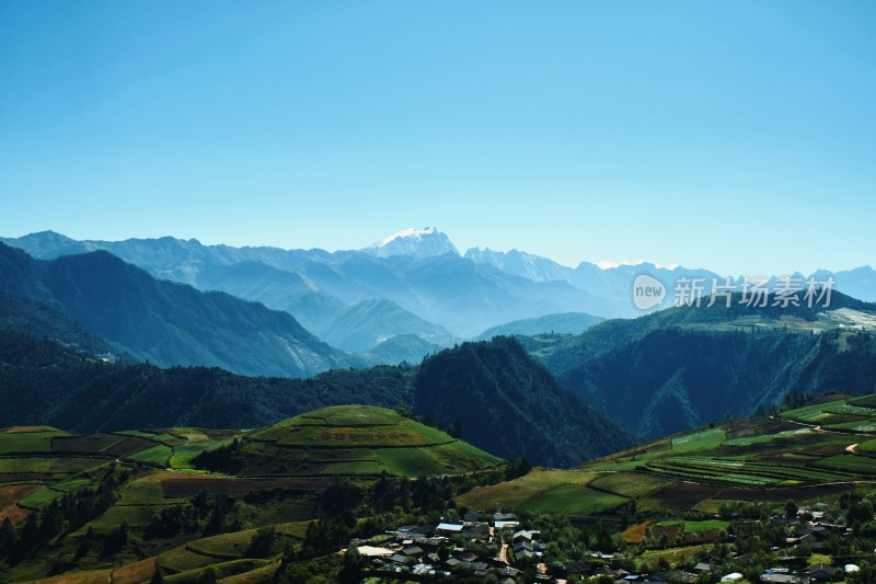 云南山间梯田风光