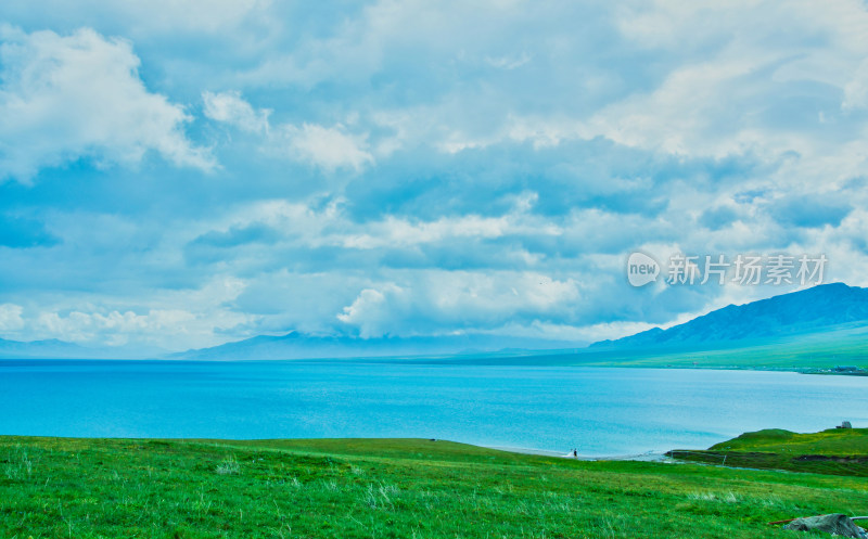 新疆博州赛里木湖旅游景区草原湖泊自然风光