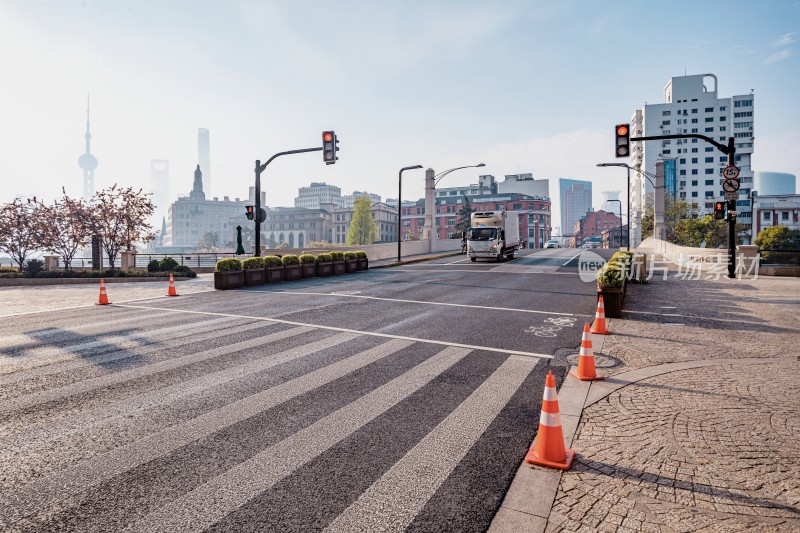 上海城市街道交通场景