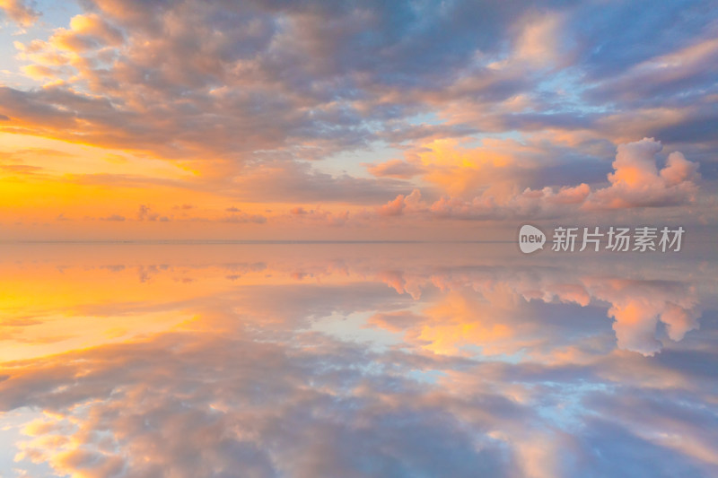 唯美日出日落晚霞天空之镜湖面倒影