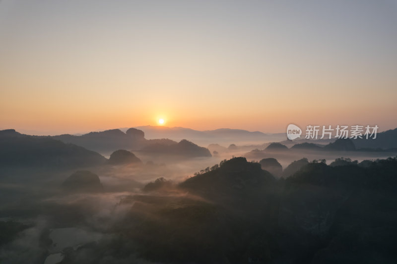 国风意境山水云海日出风格