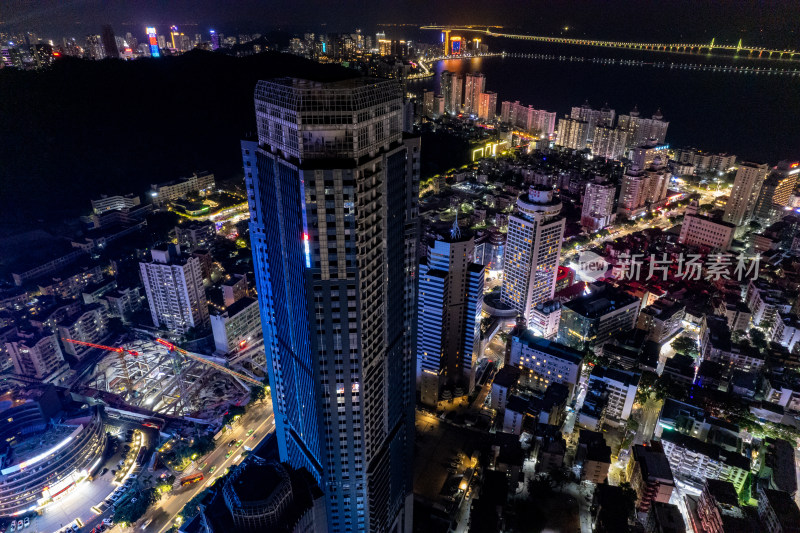 广东珠海澳门拱北港口夜景灯光航拍摄影图