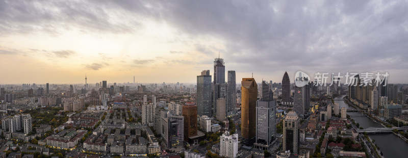 天津海河风景线小白楼商圈城市建筑日落风光