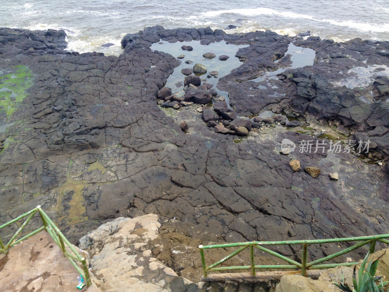 漳州火山岛海边火山岩石