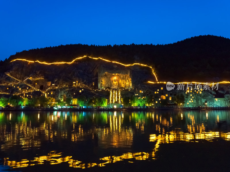 洛阳龙门石窟夜景卢舍那大佛