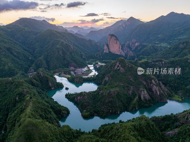 航拍永嘉楠溪江石桅岩风景区 山里人家