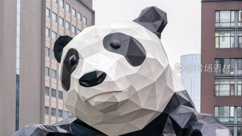 成都IFS国际金融中心天台熊猫打卡的游客