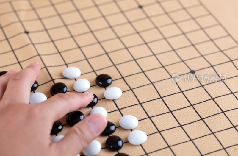 正在下围棋