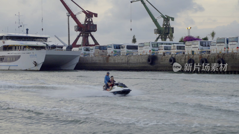 海南三亚湾海上游艇