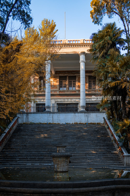 云南大学东陆校区会泽院砖红色建筑