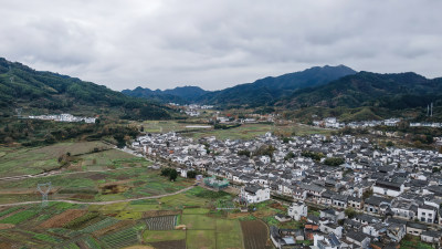 安徽呈坎村山村秋景徽派建筑群航拍