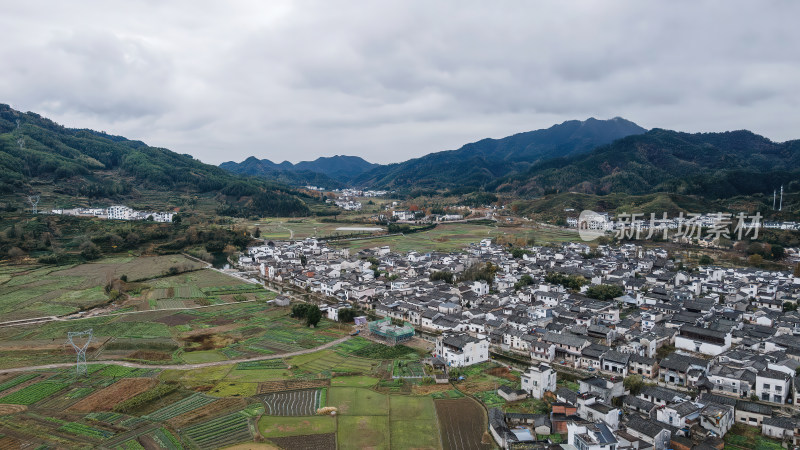 安徽呈坎村山村秋景徽派建筑群航拍