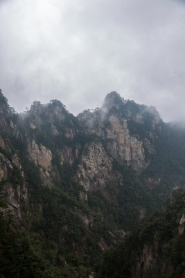 云海中的大明山