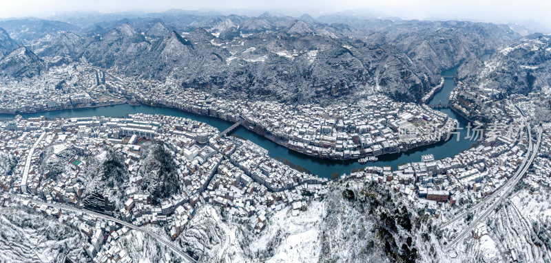 航拍东方威尼斯镇远古城雪景