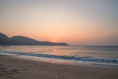 海边日出