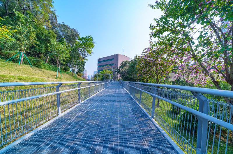 广州雕塑公园东门空中休闲栈道步道