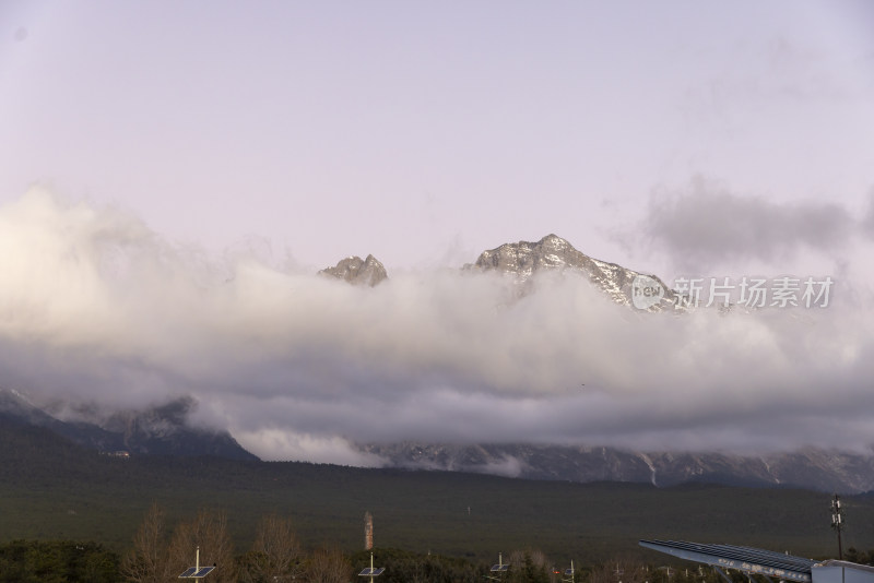 丽江玉龙雪山日照金山