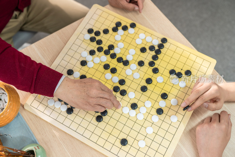 快乐的父子下围棋