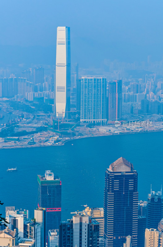 香港太平山顶看维港滨海摩天大楼建筑群