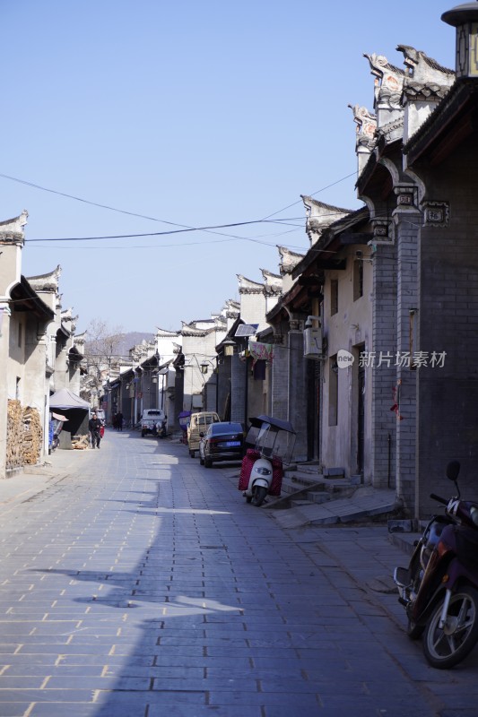 传统风格街道与建筑景象