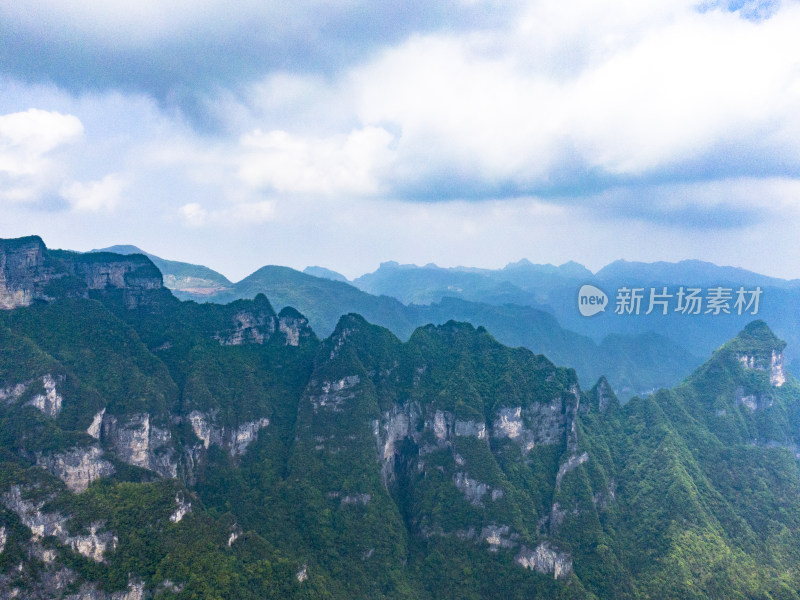 湖南张家界大山深处山谷悬崖