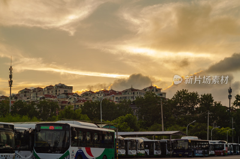 青岛小麦岛停车场夕阳