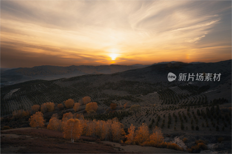 航拍乌兰布统景区五彩山唯美日落风光