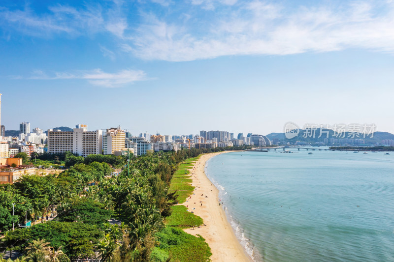 海南三亚湾沙滩风光