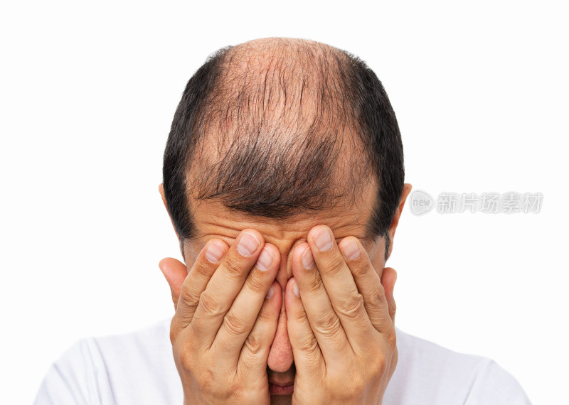脱发男性双手捂脸画面