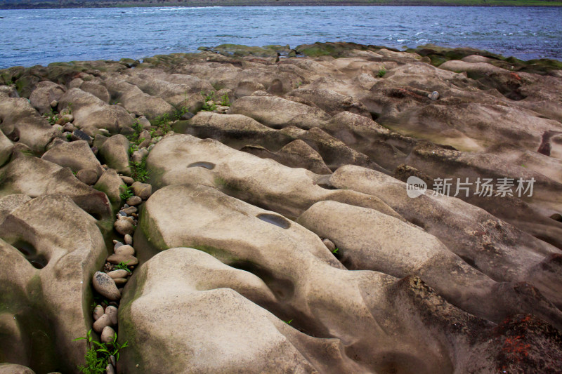 岩石河流喀斯特风景背景自然户外