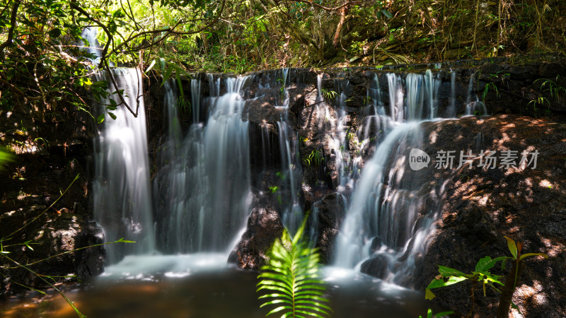 航拍深圳马峦山坪山碧岭瀑布群风景