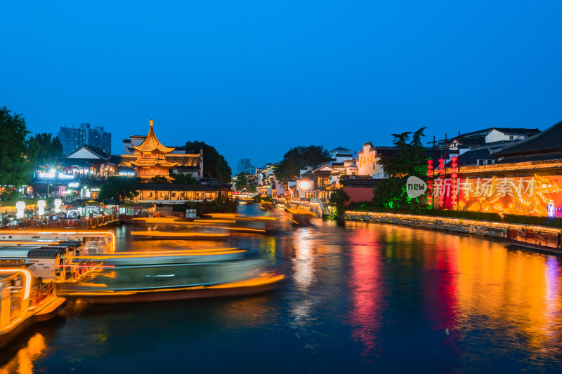 秦淮河畔的夜色流光