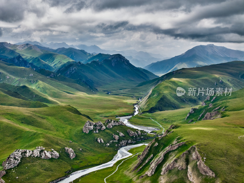 独库公路的草原美景