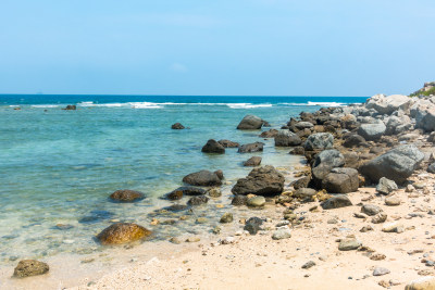 三亚西岛海滨礁石海浪
