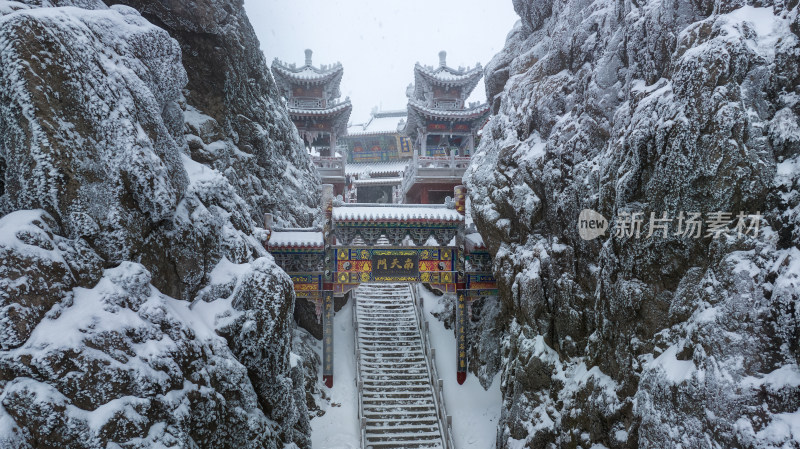 洛阳老君山金顶南天门雪后航拍