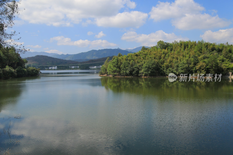 湖泊 山 树林 东方红水库