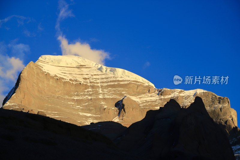 日照金山的冈仁波齐