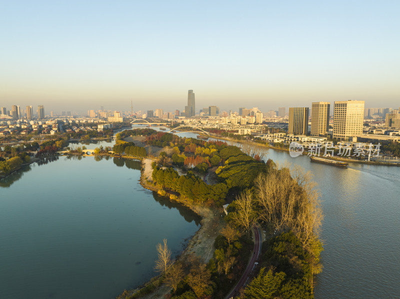 航拍冬季清晨苏州澹台湖公园