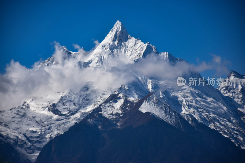 梅里雪山缅茨姆峰