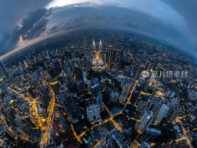 马来西亚吉隆坡莫迪卡石油双子塔日落夜景